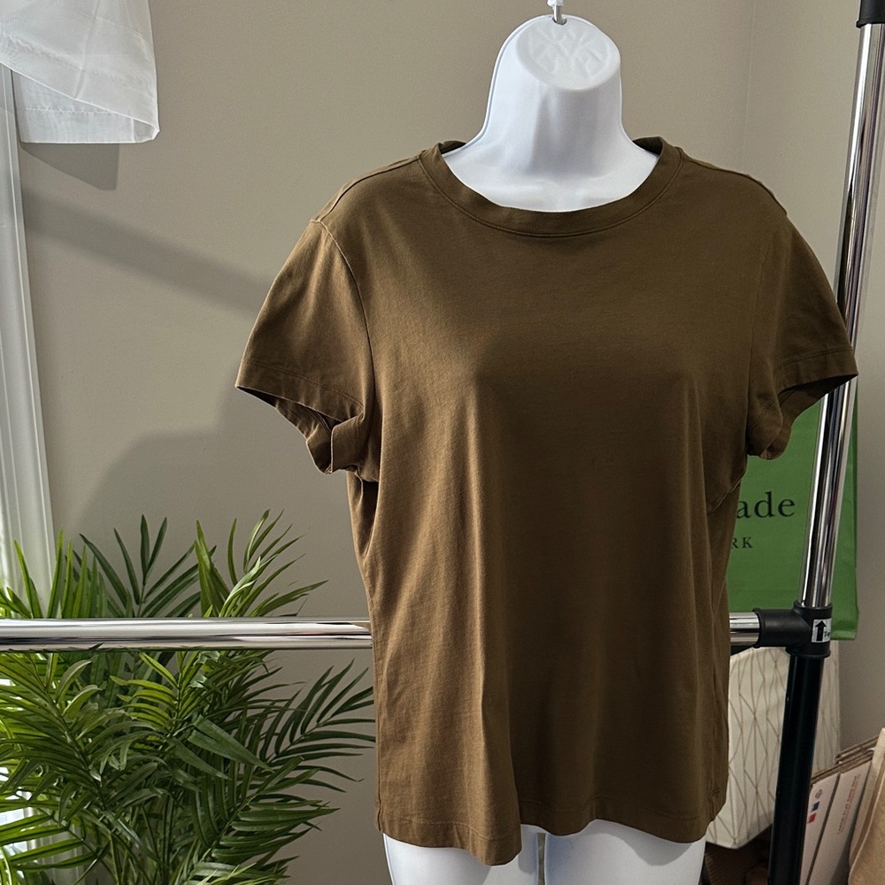 Banana Republic Women's Crewneck Tee in Olive. New 🆕